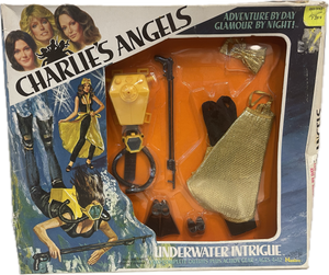 Charlie's Angels Underwater Intrigue Two Complete Outfits Plus Action Gear Set Vintage